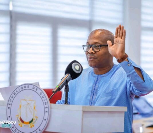 𝐔𝐧𝐞 𝐦𝐚𝐢𝐧 𝐬𝐮𝐫 𝐥𝐞 𝐥𝐢𝐯𝐫𝐞 𝐬𝐚𝐢𝐧𝐭, 𝐮𝐧 𝐞𝐧𝐠𝐚𝐠𝐞𝐦𝐞𝐧𝐭 𝐫𝐞𝐧𝐨𝐮𝐯𝐞𝐥𝐞 𝐩𝐨𝐮𝐫 𝐥𝐚 𝐍𝐚𝐭𝐢𝐨𝐧 : 𝐎𝐮𝐬𝐦𝐚𝐧𝐞 𝐆𝐚𝐨𝐮𝐚𝐥 𝐃𝐢𝐚𝐥𝐥𝐨 𝐩𝐫𝐞𝐭𝐞 𝐬𝐞𝐫𝐦𝐞𝐧𝐭 .